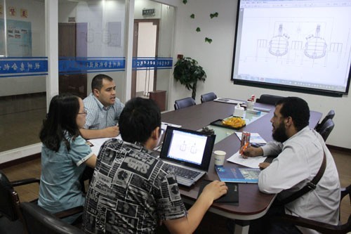 也門(mén)番茄醬生產(chǎn)線客戶與惠合工程師洽談現(xiàn)場(chǎng)1