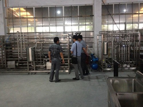 李時珍醫藥集團客戶到工廠參觀樣品